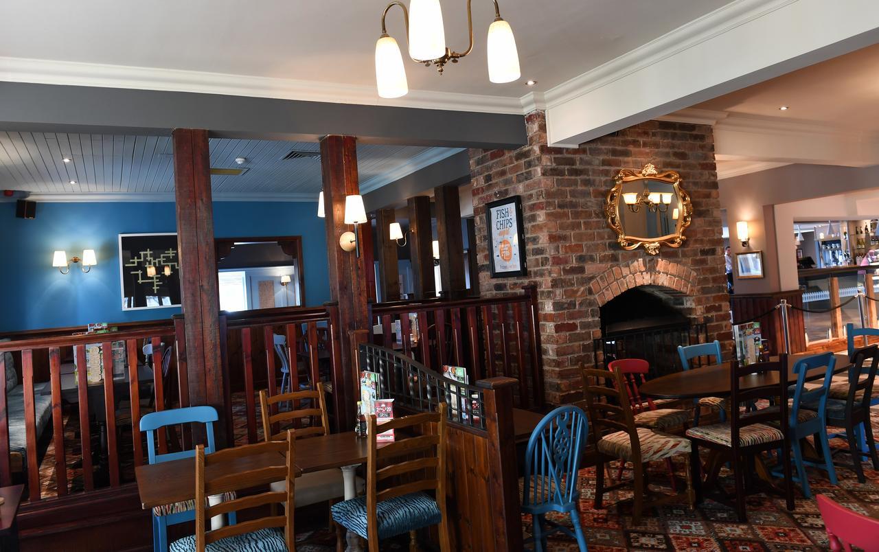 Spread Eagle, Gailey By Marston'S Inns Extérieur photo